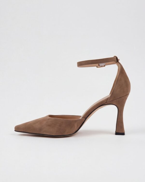 Modello Camilla Light Sand, décolleté da donna beige in pelle scamosciata