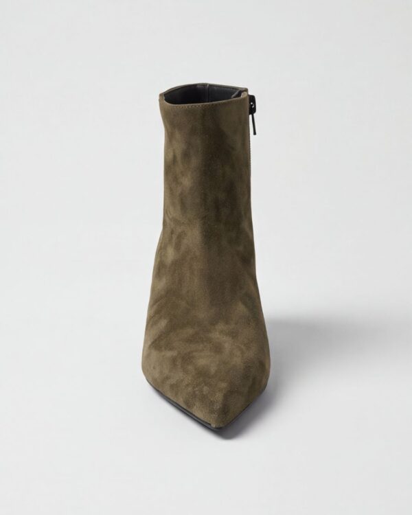 Modello Marta Dark Green, stivaletto da donna verde scuro in pelle
